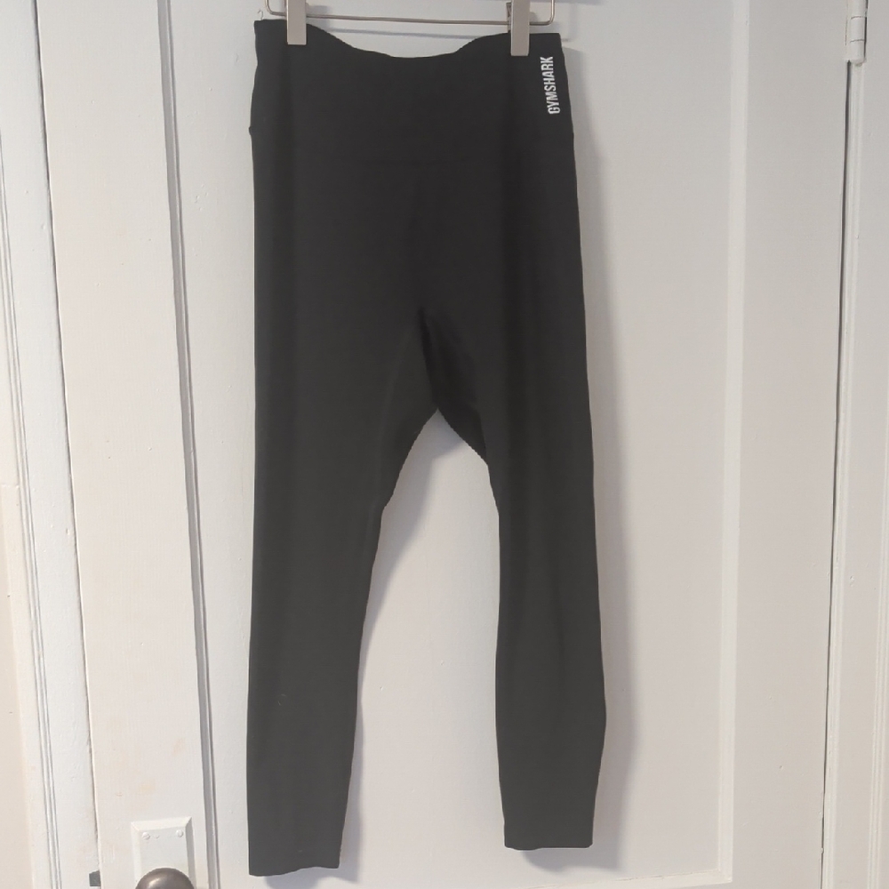 Gymshark Black Leggings with Side Logo Capris Length. Size 8